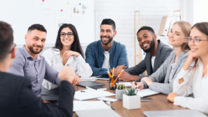 Dirigeant Manager qui sait faire preuve de Leadership ferme et bienveillant et se fait écouter avec confiance